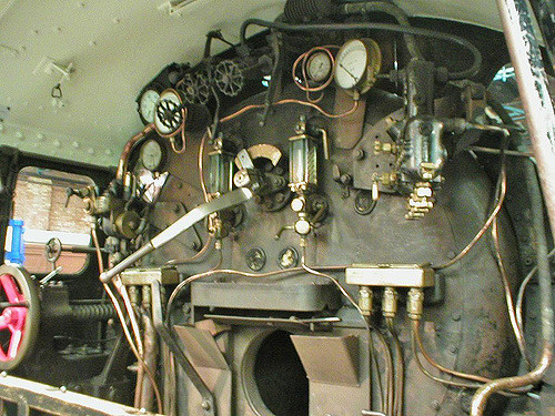 L'intérieur de la cabine de la machine à vapeur.